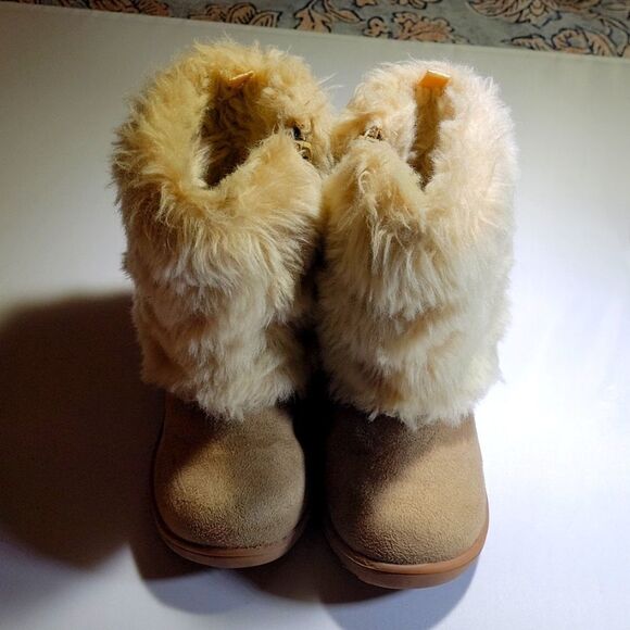 CARTER'S FAUX FUR  GIRL BOOT SHOE - Picture 1 of 14